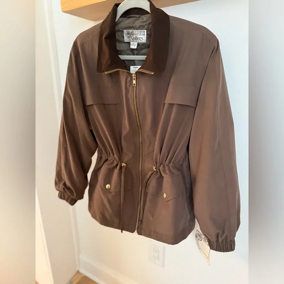 Gallery Women's Utility Jacket in Rich Brown - Picture 4 of 5